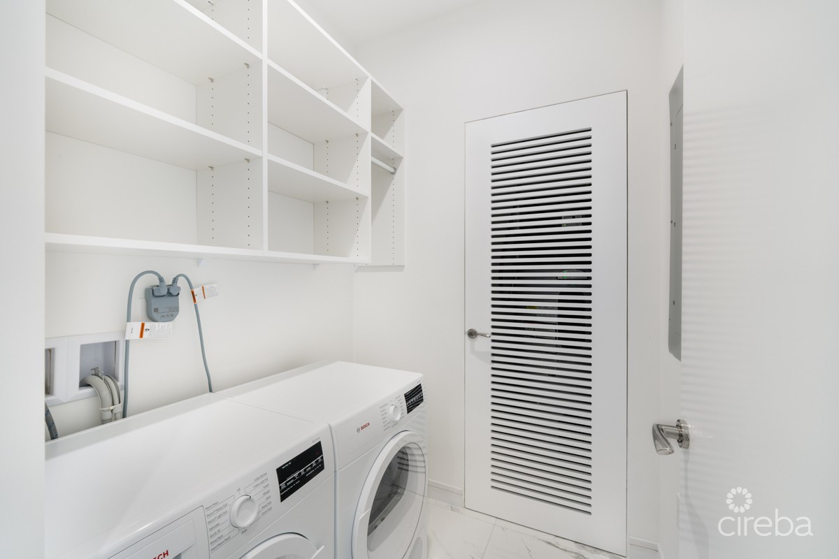 Fin Oceanfront Corner Residence