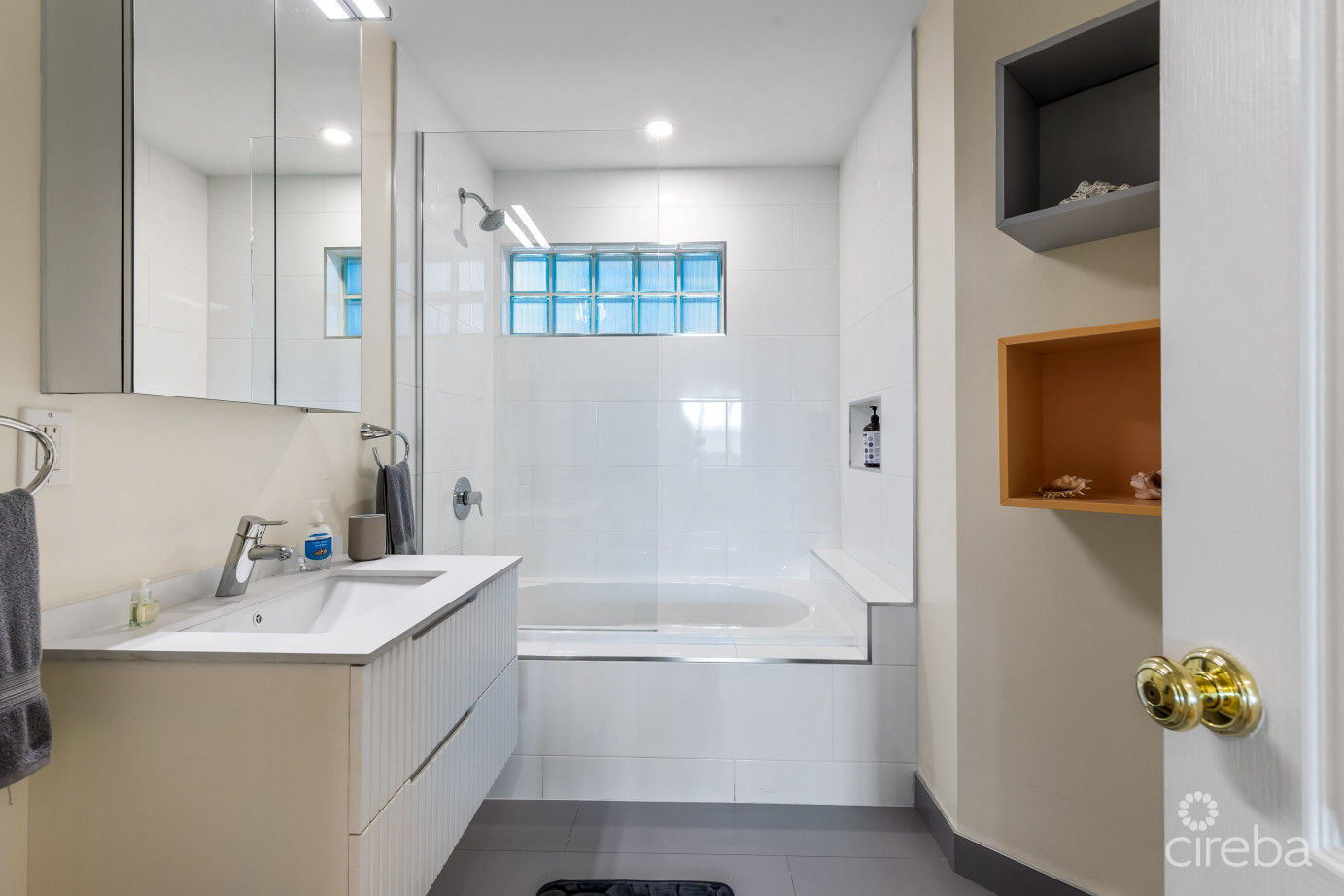 Britannia Regents Court , 4 Bed Plus Den