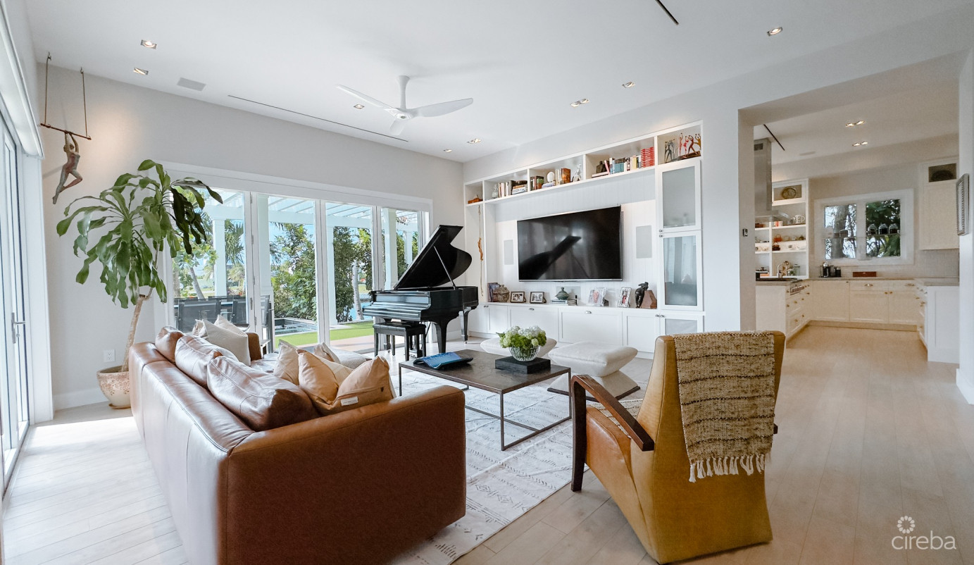 Casa Bella – Waterfront Residence In Crystal Harbour