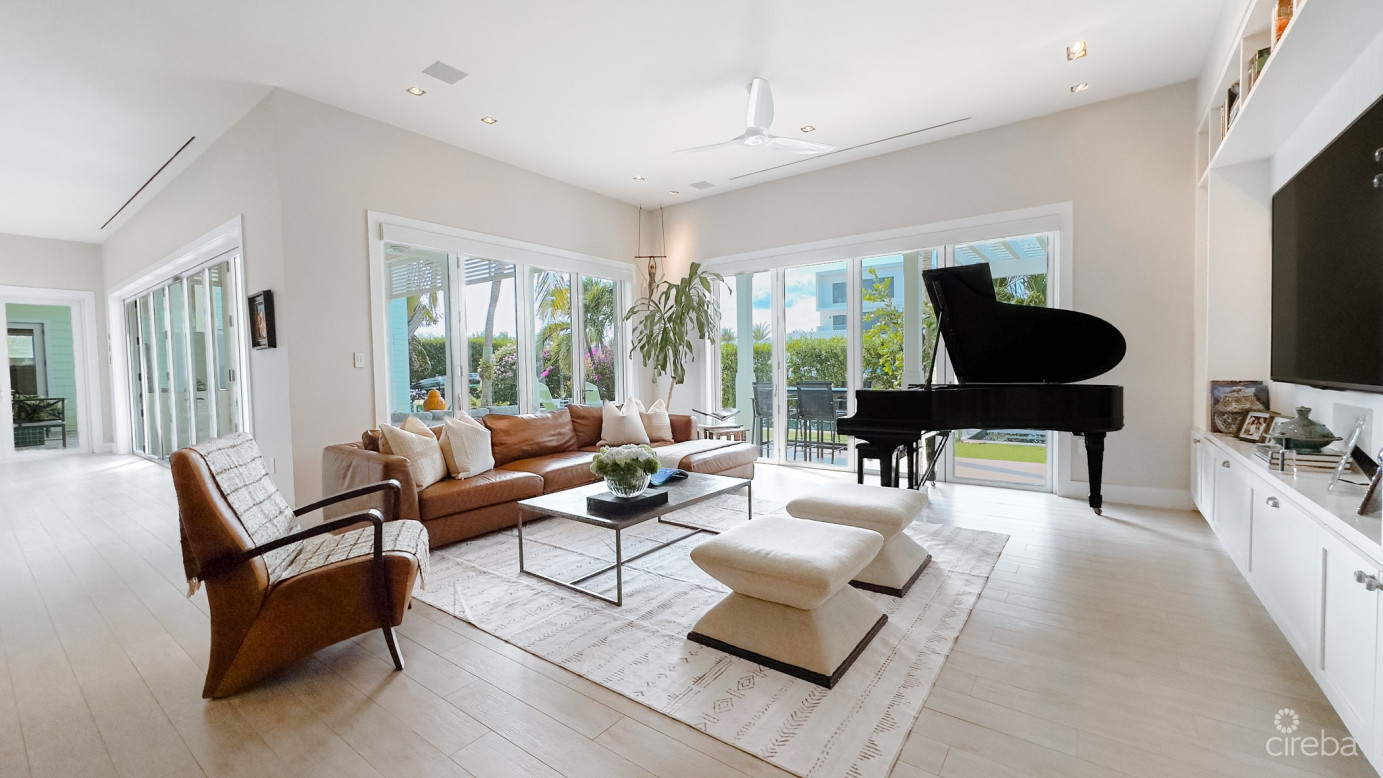 Casa Bella – Waterfront Residence In Crystal Harbour