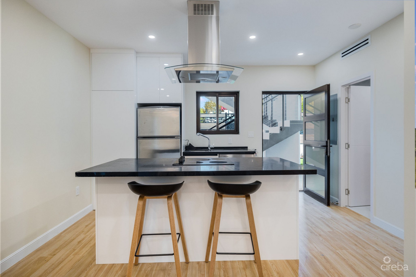 Arza West Bay Jade – Upgraded Fully Furnished 1-bed/bath Corner Unit