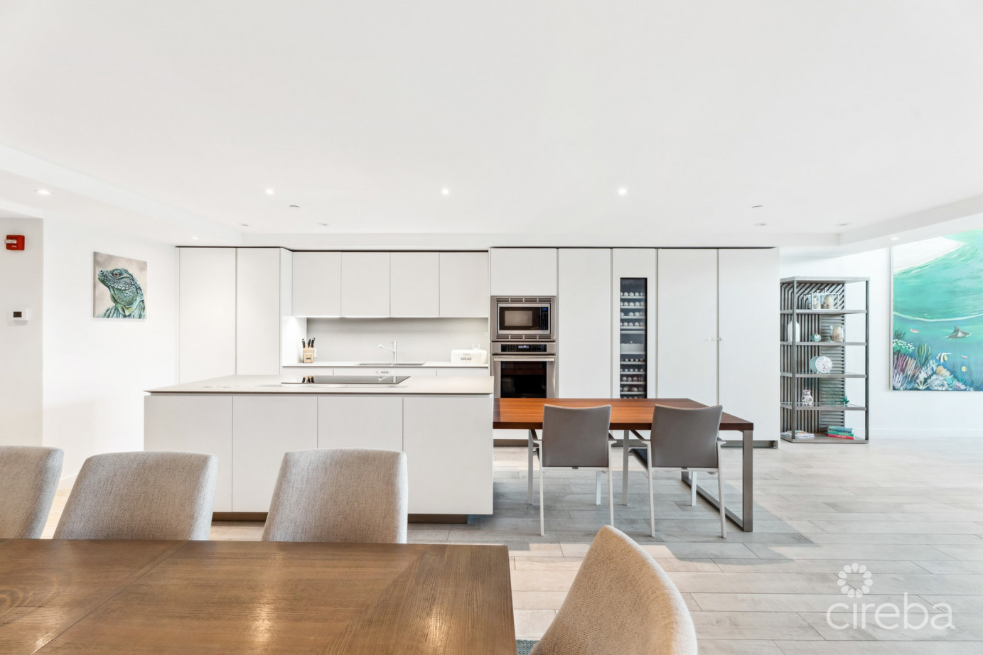 Tides 4-bed Beachfront Condo With Oversized Terrace