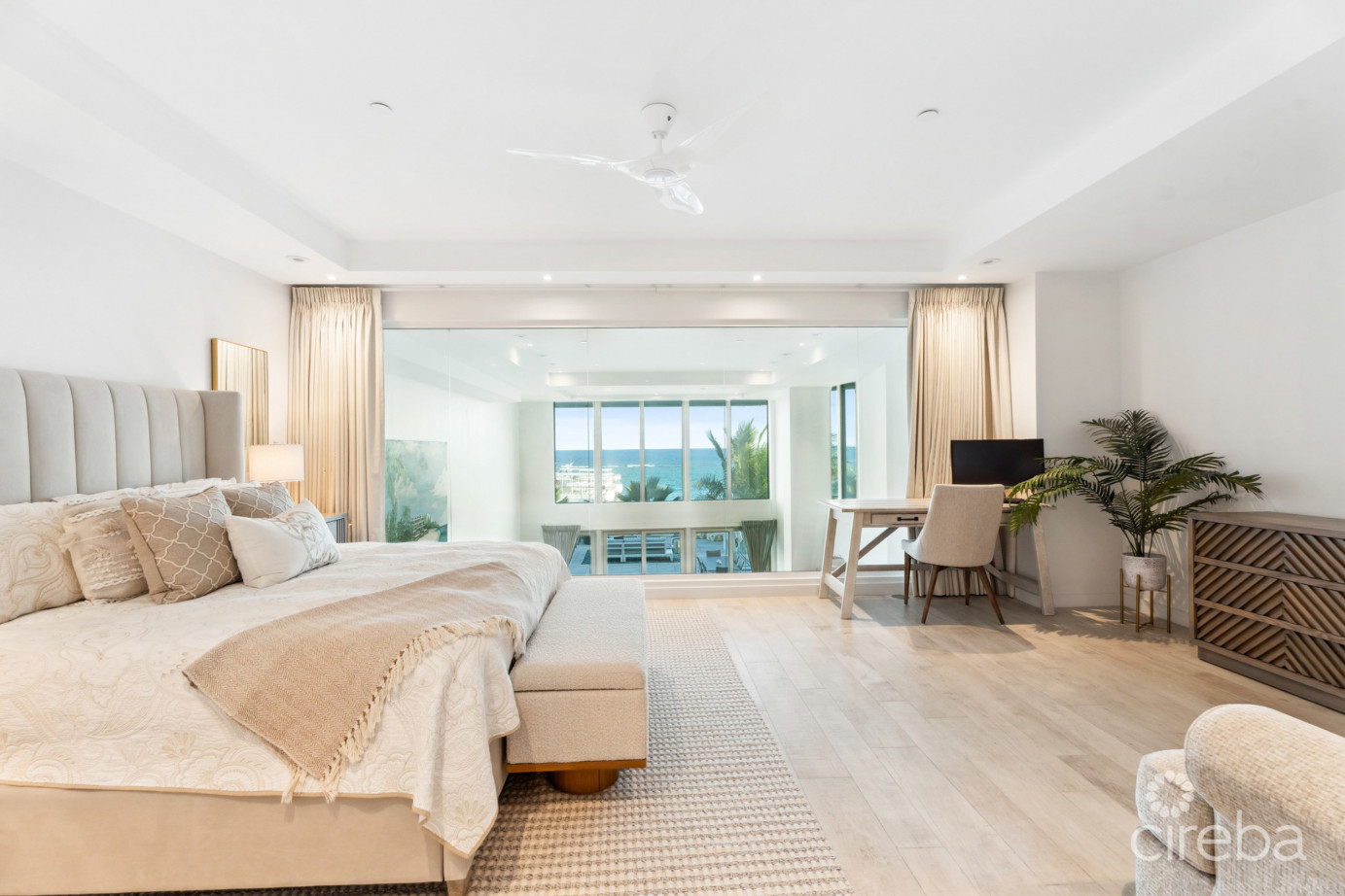 Tides 4-bed Beachfront Condo With Oversized Terrace