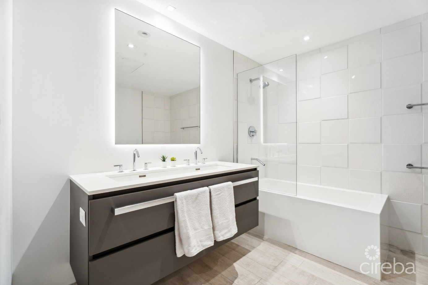 Tides 4-bed Beachfront Condo With Oversized Terrace