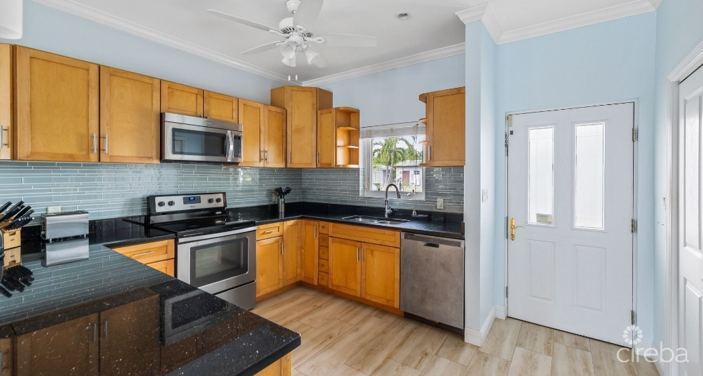 Two Bedroom Townhouse On Palm Heights Canal