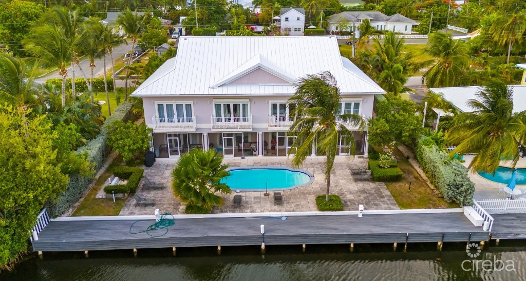 Two Bedroom Townhouse On Palm Heights Canal