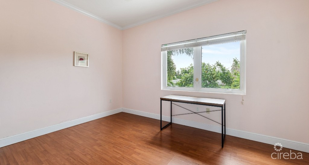 Two Bedroom Townhouse On Palm Heights Canal