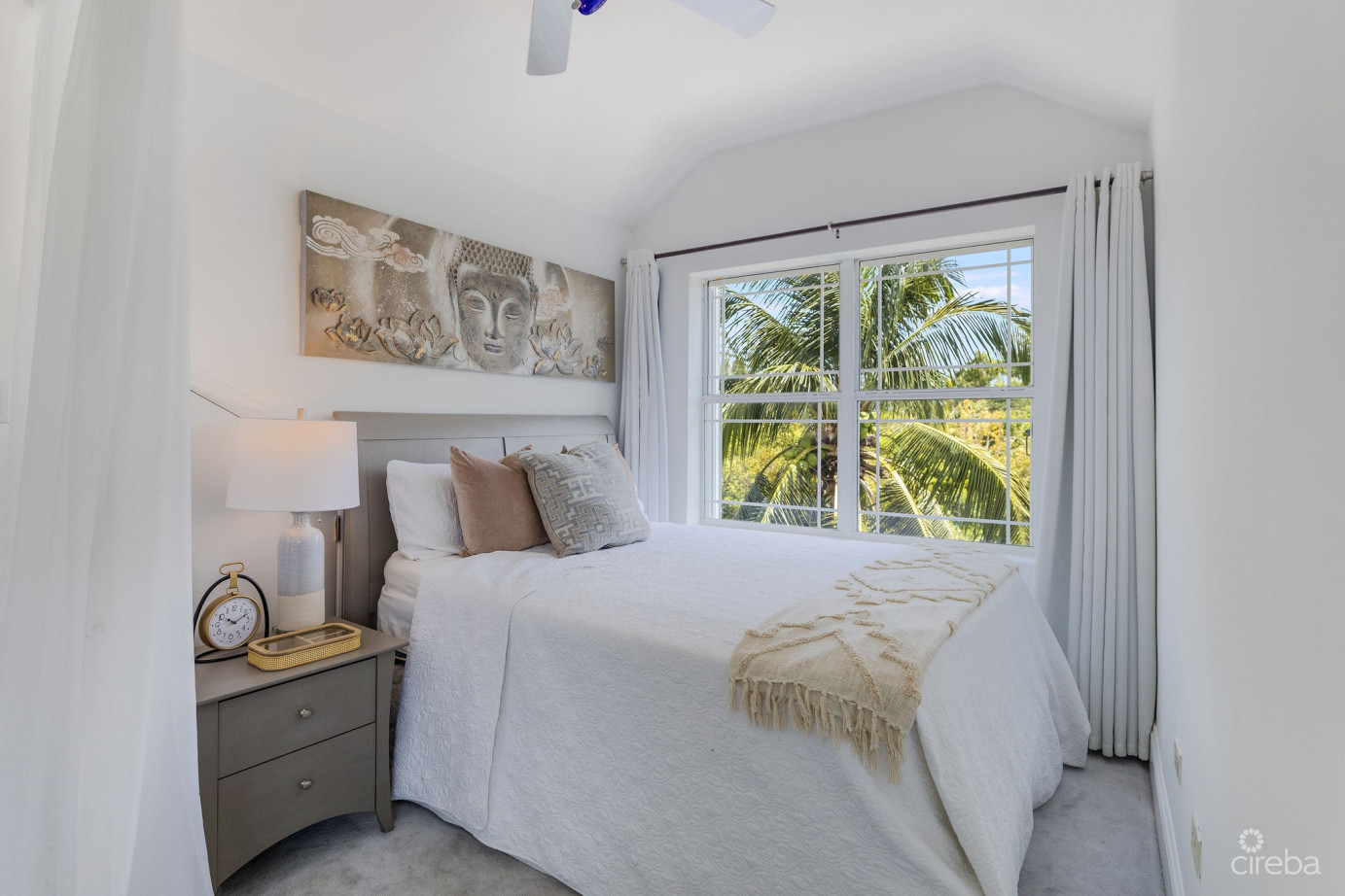 Coastal Escape – Executive Waterfront Living