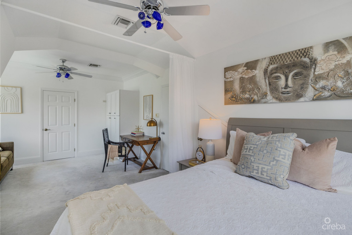 Coastal Escape – Executive Waterfront Living