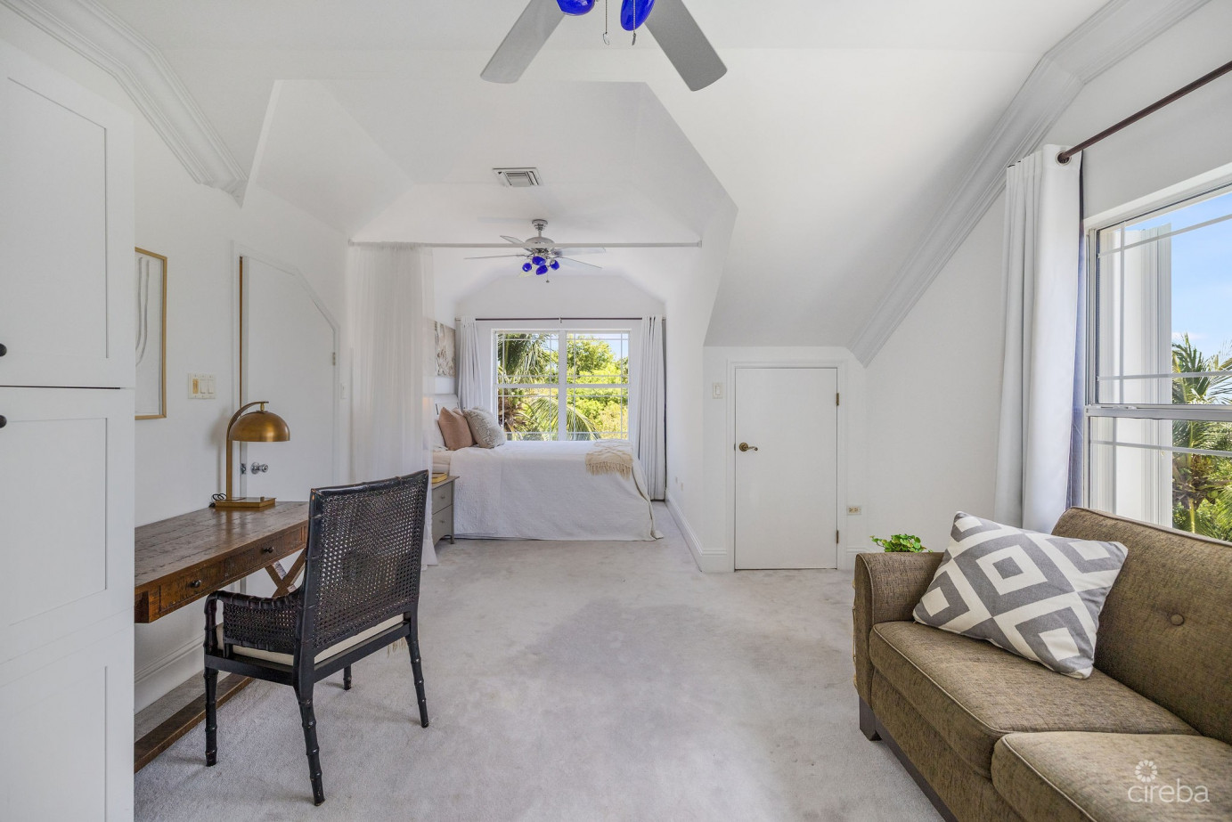 Coastal Escape – Executive Waterfront Living