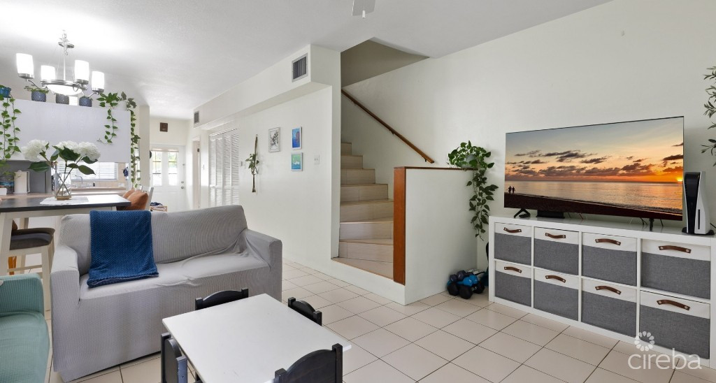 South Palms #5 (2 Bed/2.5 Bath Ss Townhome)