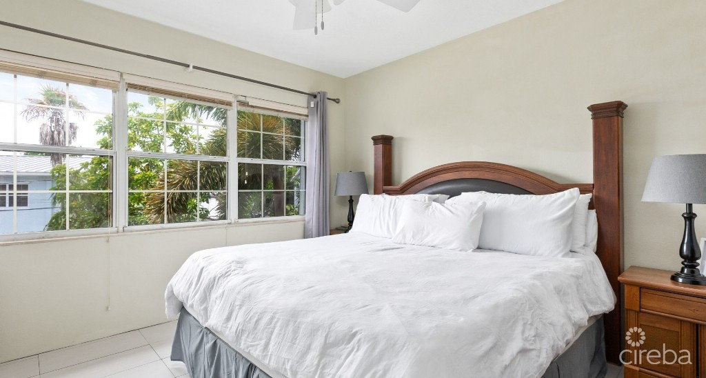 South Palms #5 (2 Bed/2.5 Bath Ss Townhome)