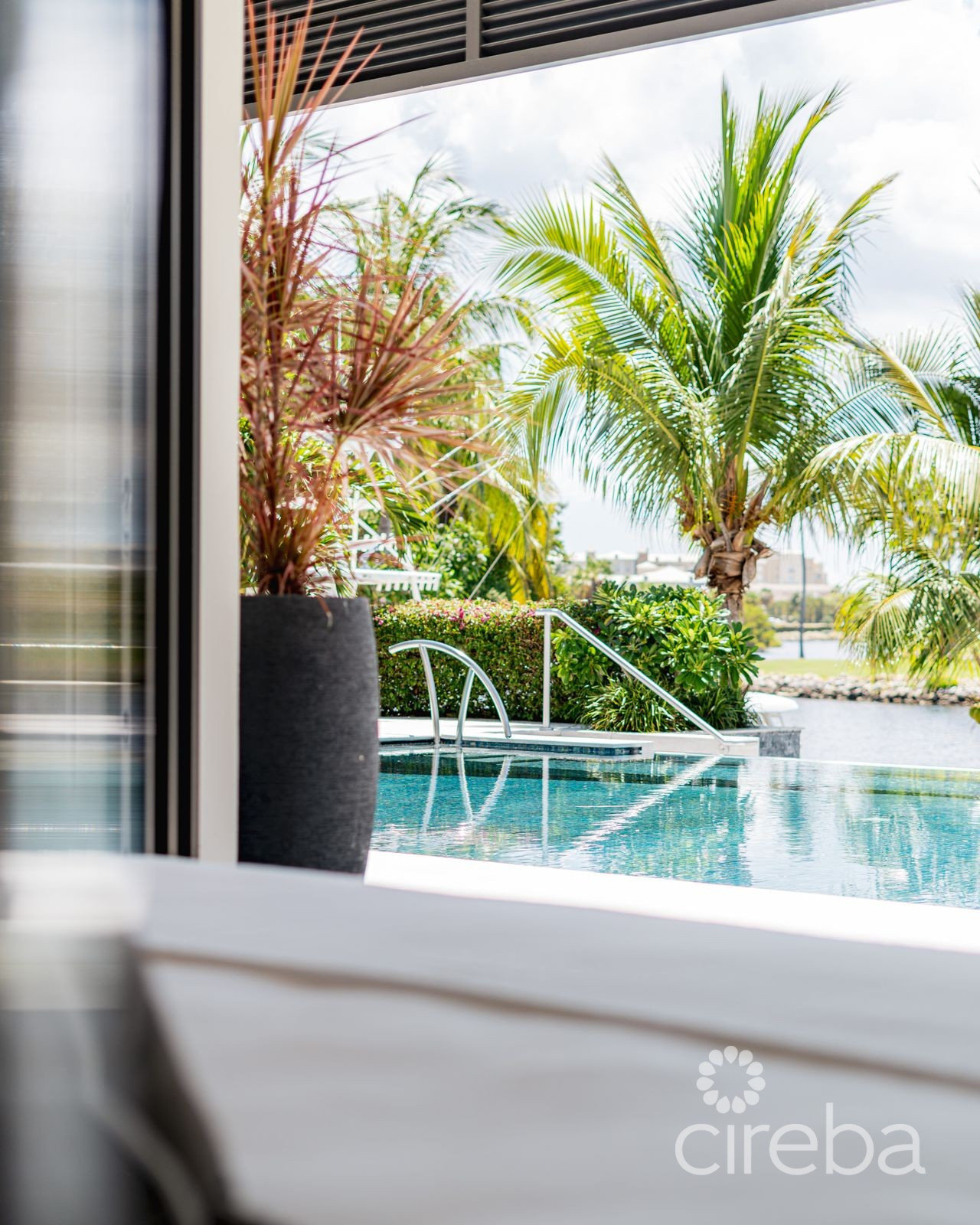 Ritz-carlton Deckhouse 9