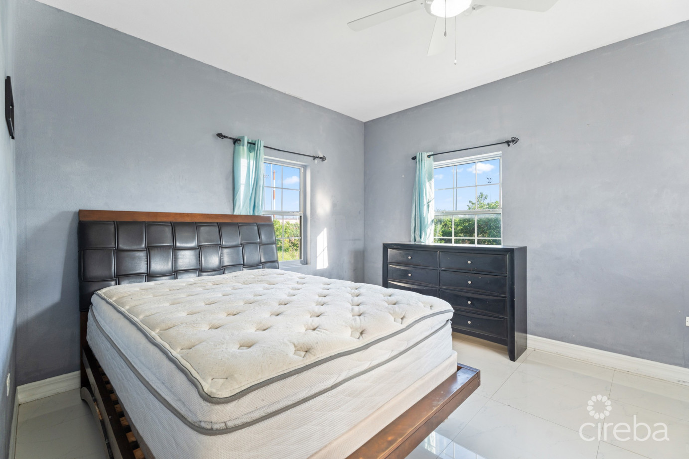 Owner Will Pay Stamp Duty!  West Bay 3-bed End Unit