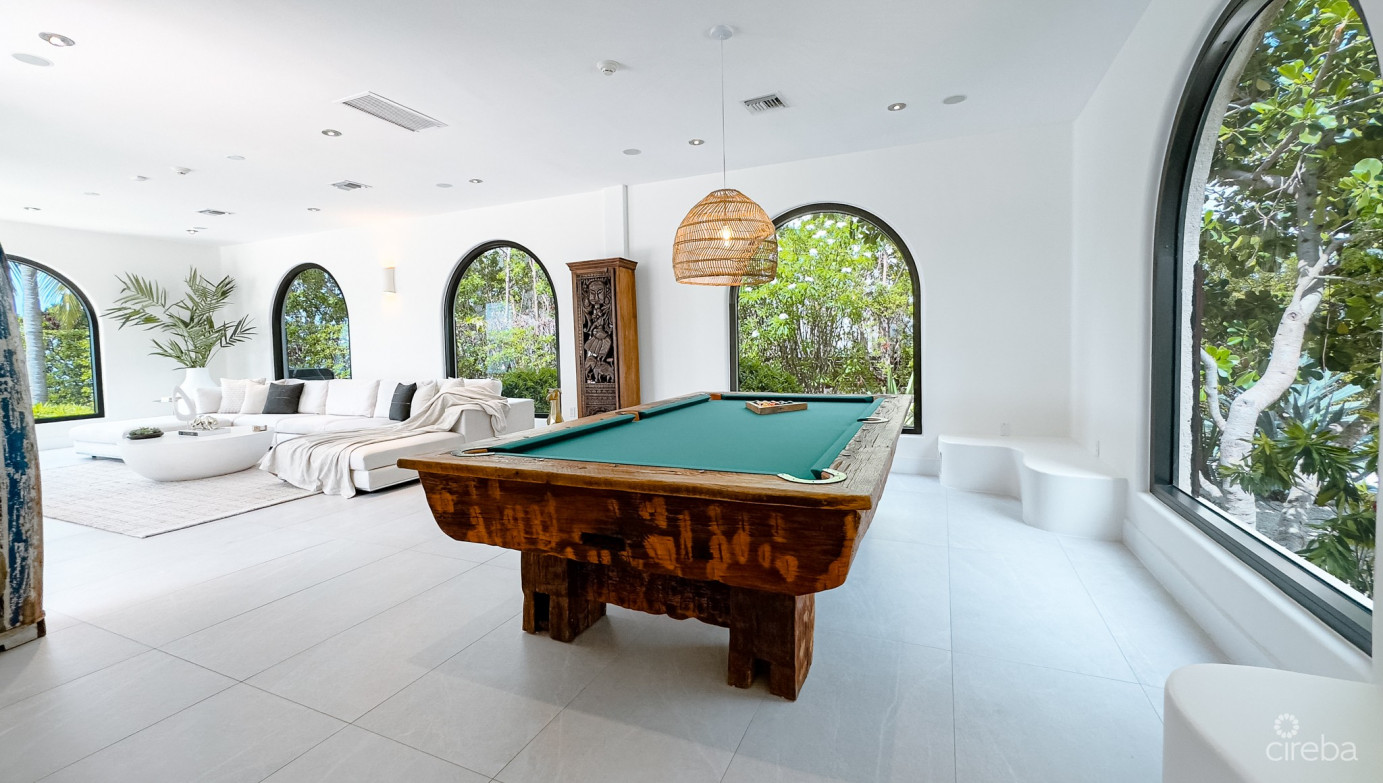 Crystal Harbour - Ocean Front Home