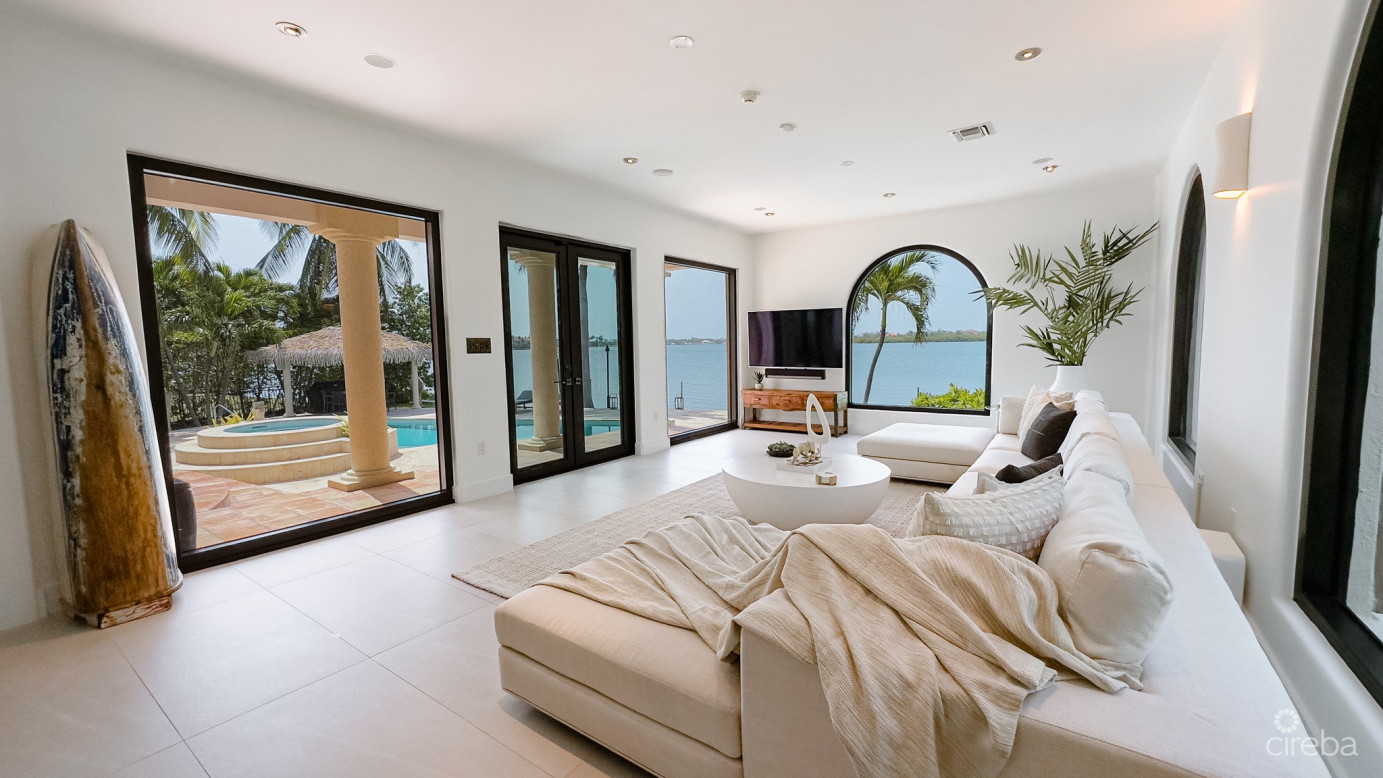 Crystal Harbour - Ocean Front Home