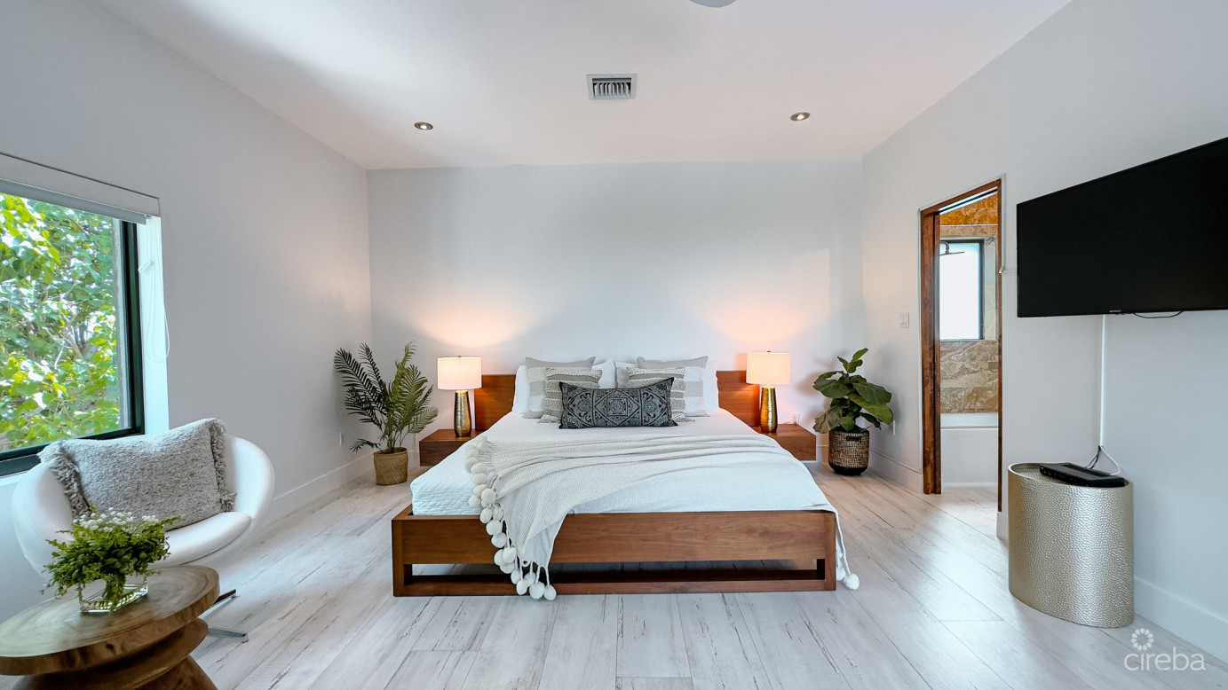 Crystal Harbour - Ocean Front Home