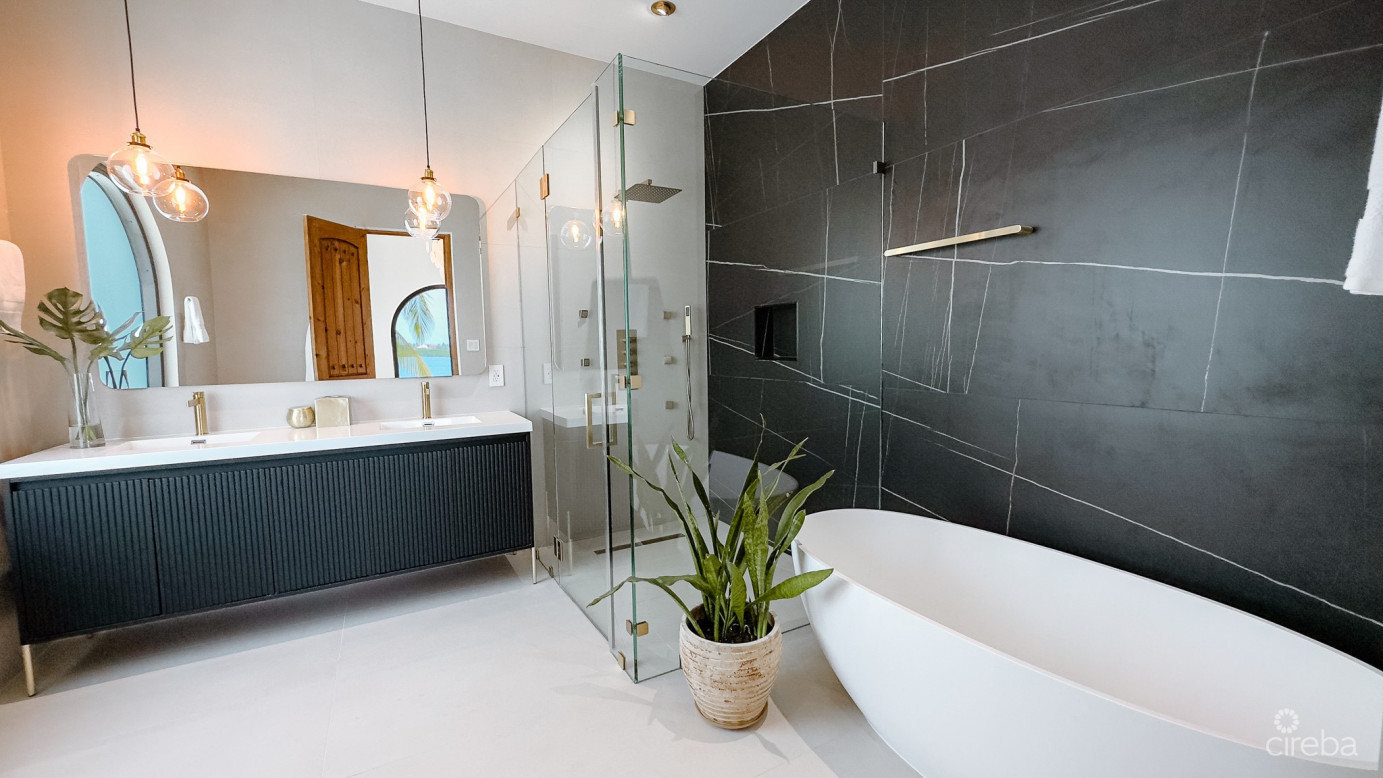 Crystal Harbour - Ocean Front Home