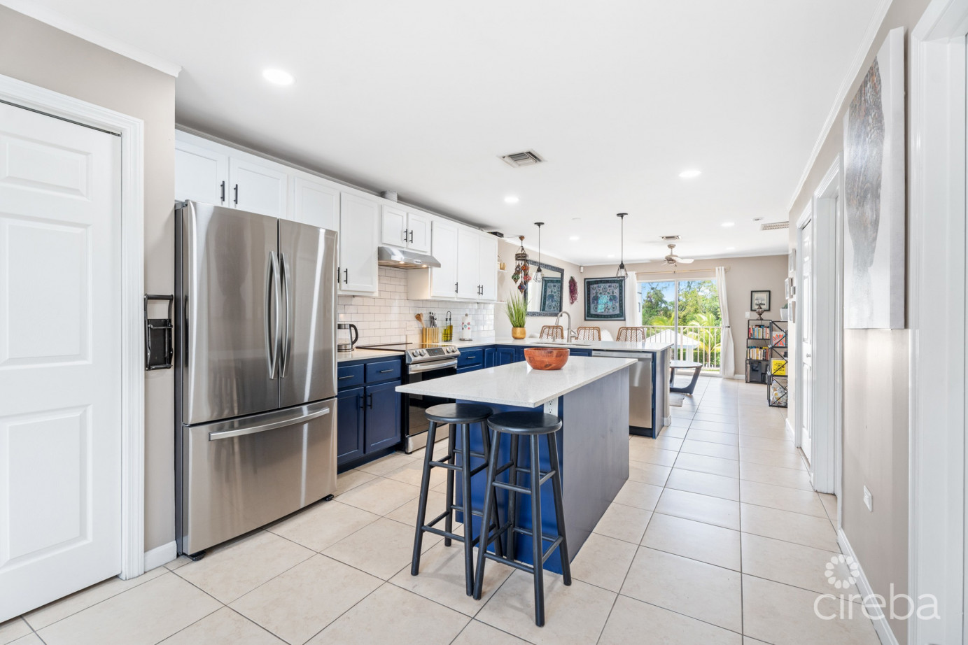 Upgraded 2beds Canalfront