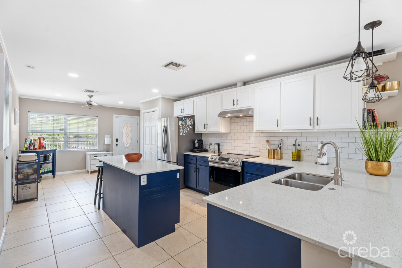 Upgraded 2beds Canalfront