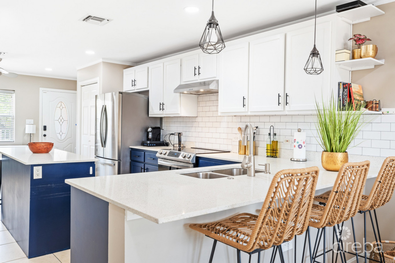 Upgraded 2beds Canalfront