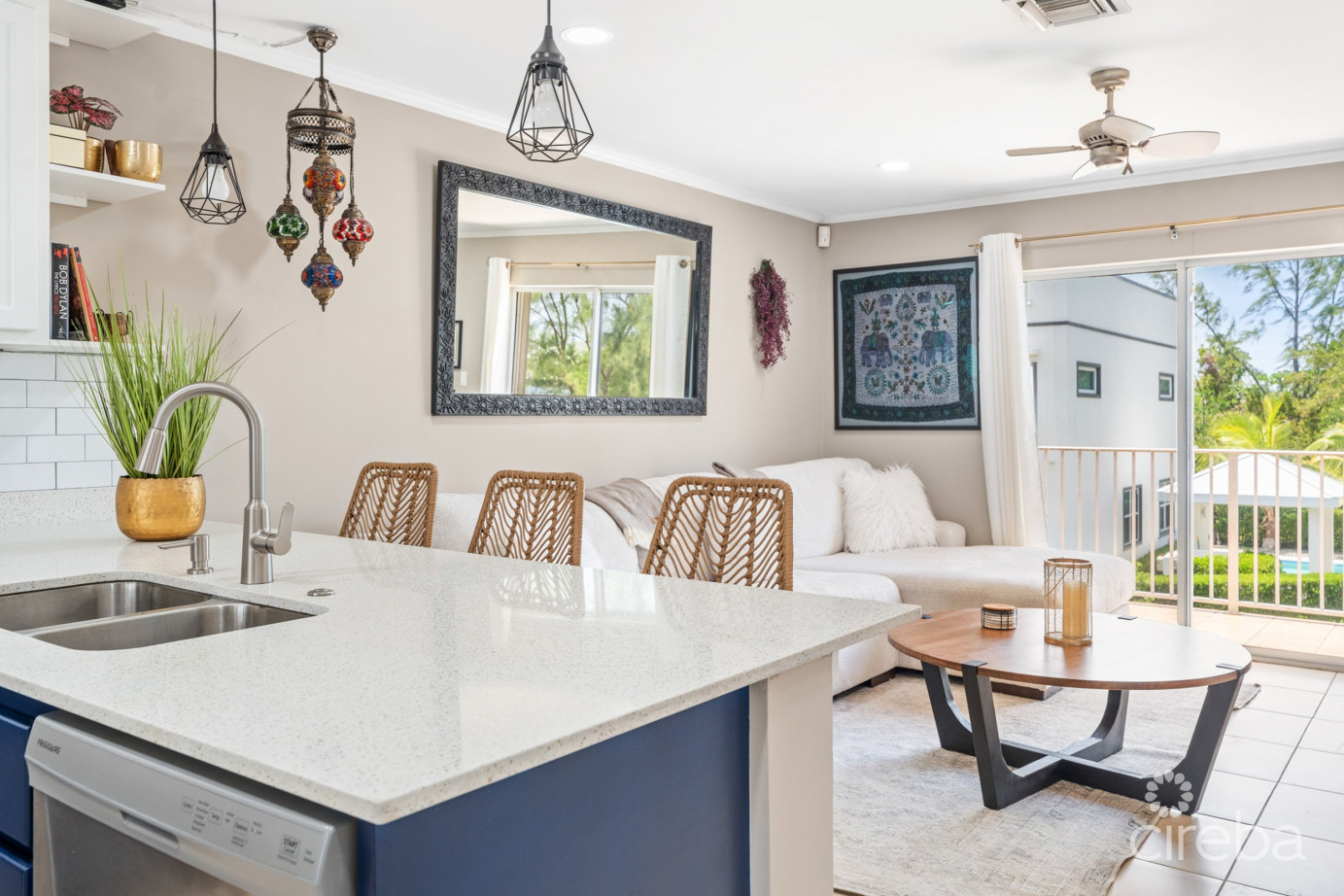 Upgraded 2beds Canalfront