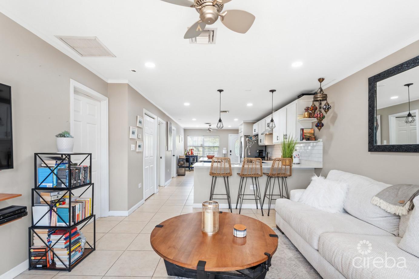 Upgraded 2beds Canalfront