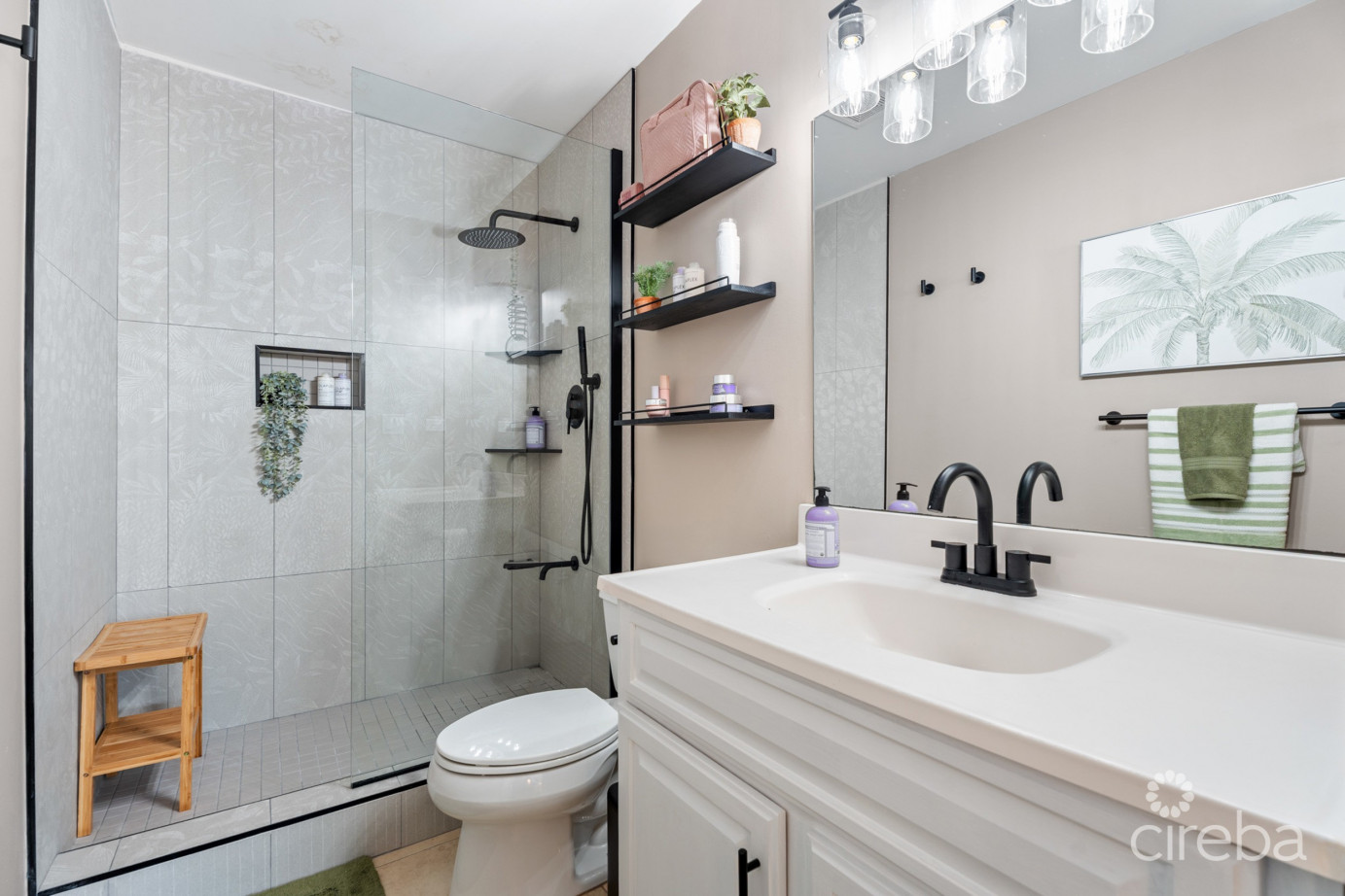 Upgraded 2beds Canalfront