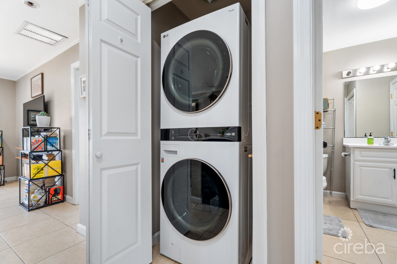 Upgraded 2beds Canalfront