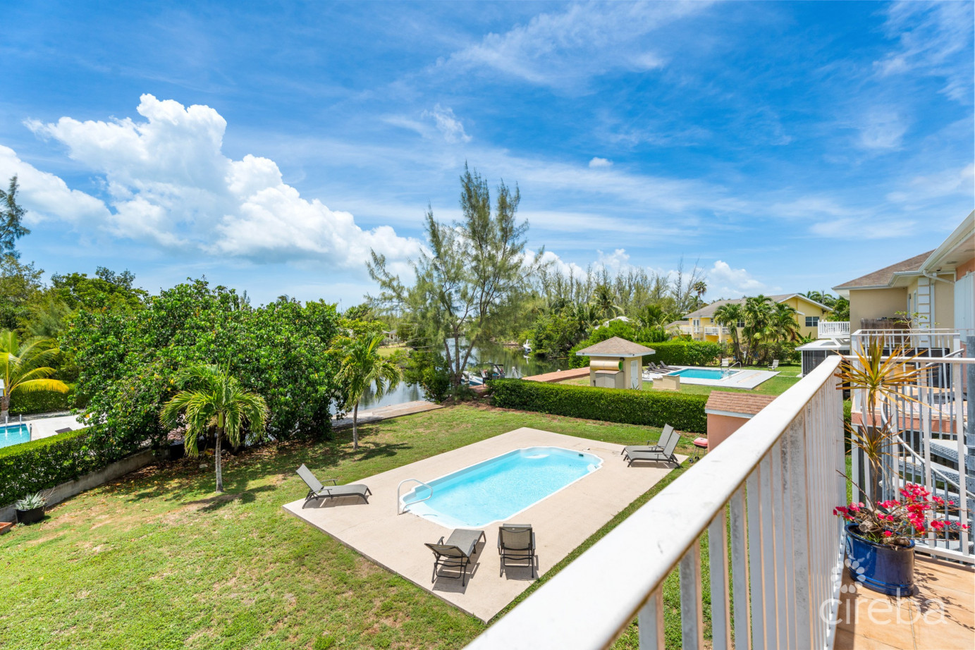 Upgraded 2beds Canalfront