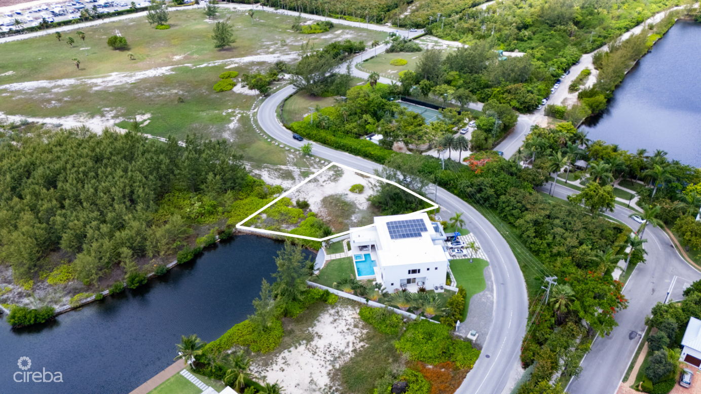 Yacht Club Canal Front Parcel