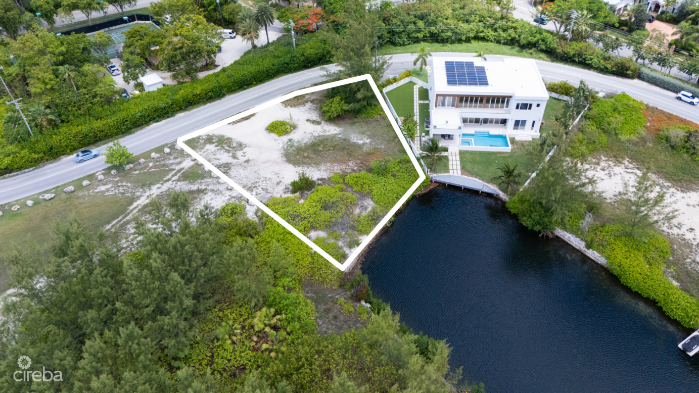 Yacht Club Canal Front Parcel