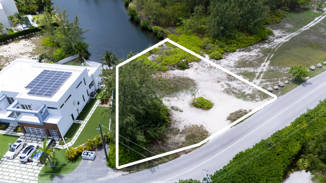 Yacht Club Canal Front Parcel