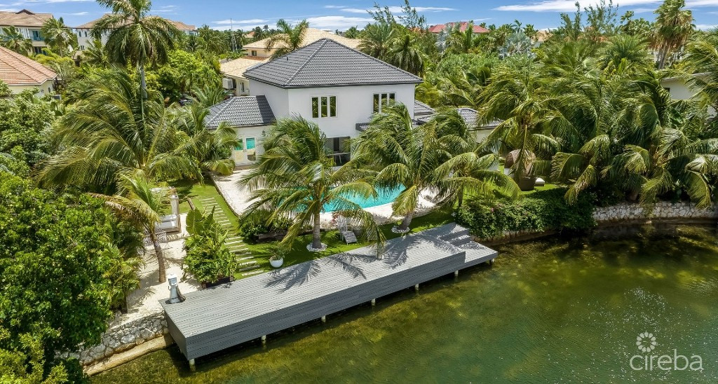 Luxury Residence In Tranquil Yacht Club Location