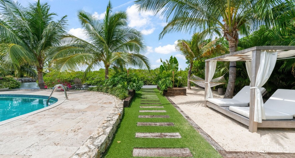 Luxury Residence In Tranquil Yacht Club Location