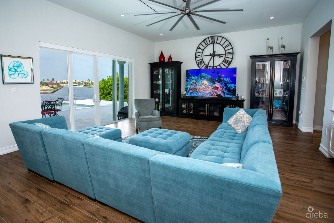 Crystal Harbour Luxury 5br/5.5ba Canal Front Home