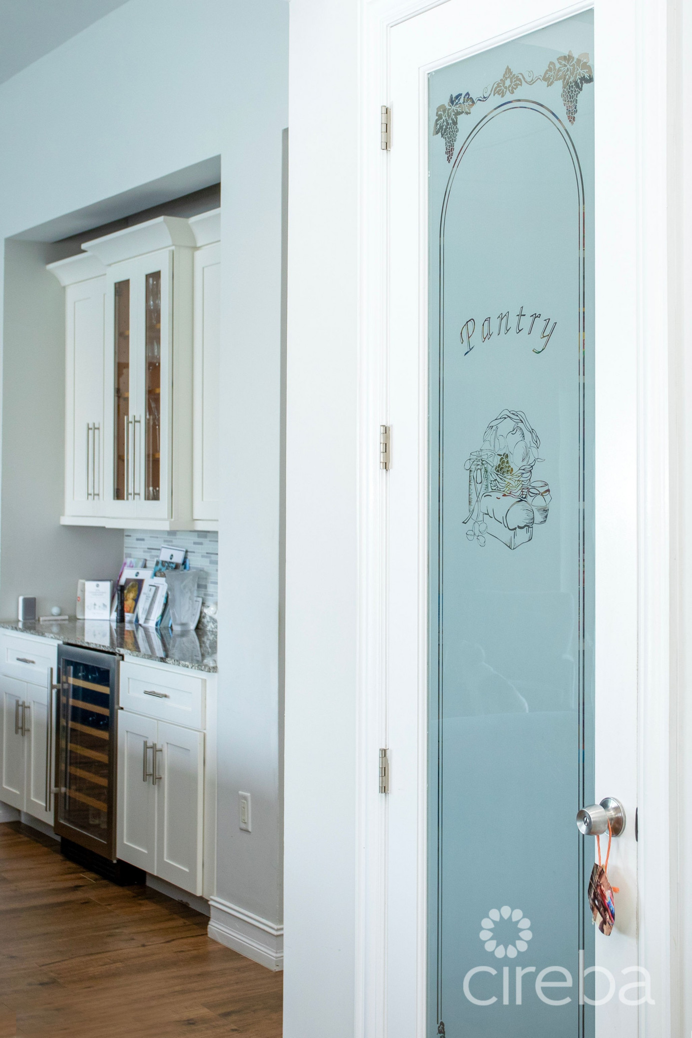 Crystal Harbour Luxury 5br/5.5ba Canal Front Home