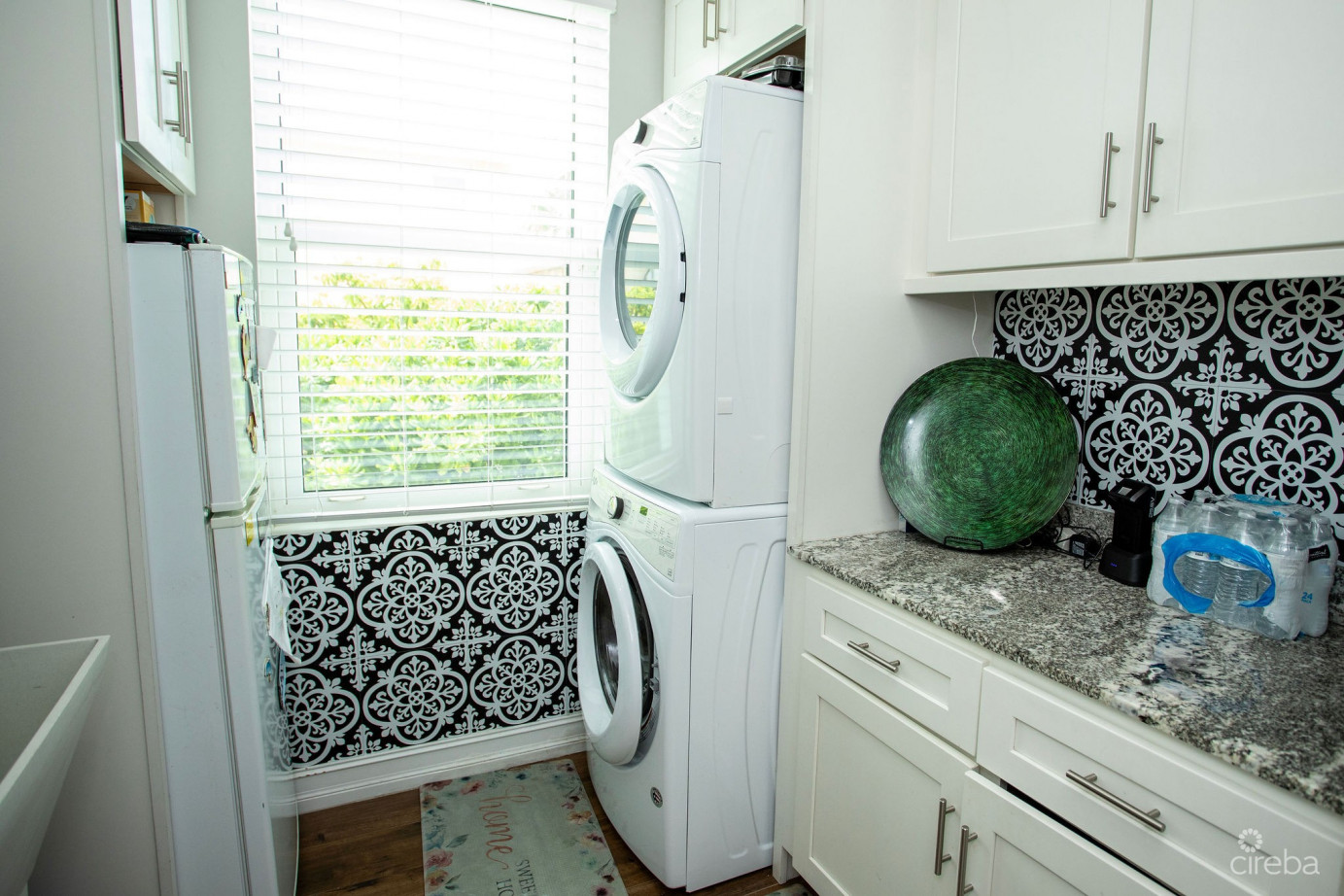 Crystal Harbour Luxury 5br/5.5ba Canal Front Home