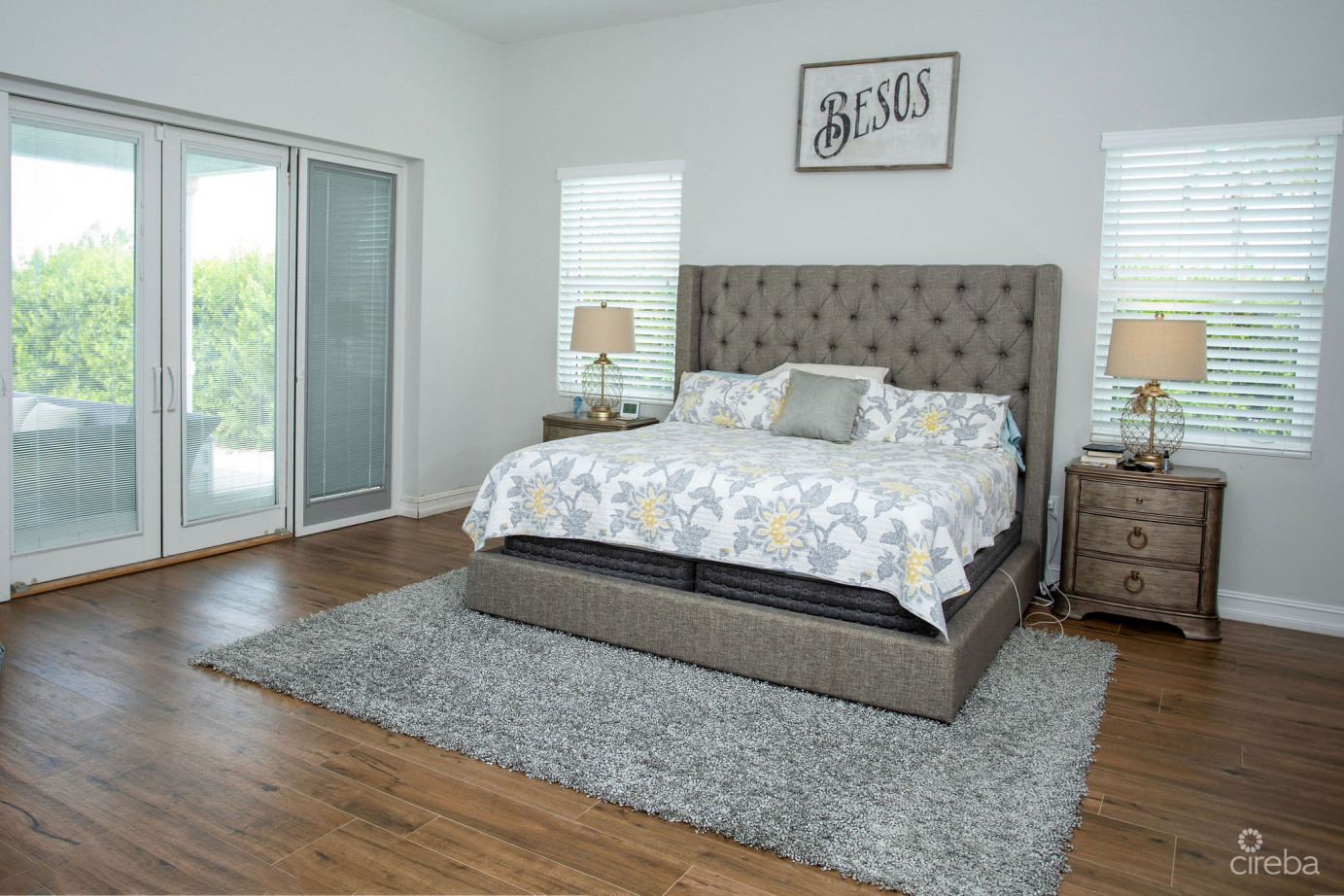 Crystal Harbour Luxury 5br/5.5ba Canal Front Home