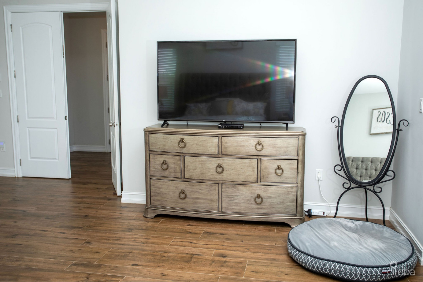 Crystal Harbour Luxury 5br/5.5ba Canal Front Home