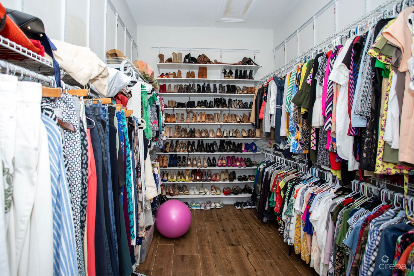 Crystal Harbour Luxury 5br/5.5ba Canal Front Home