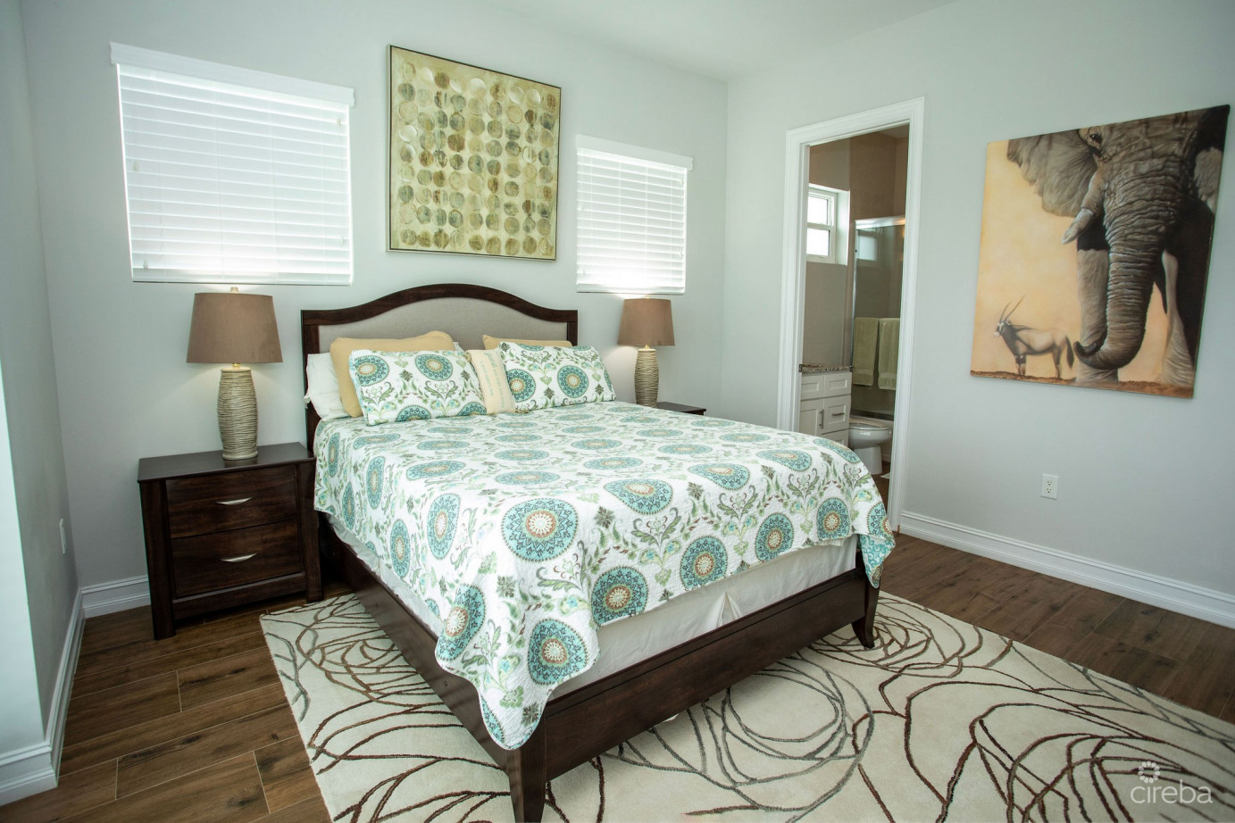 Crystal Harbour Luxury 5br/5.5ba Canal Front Home