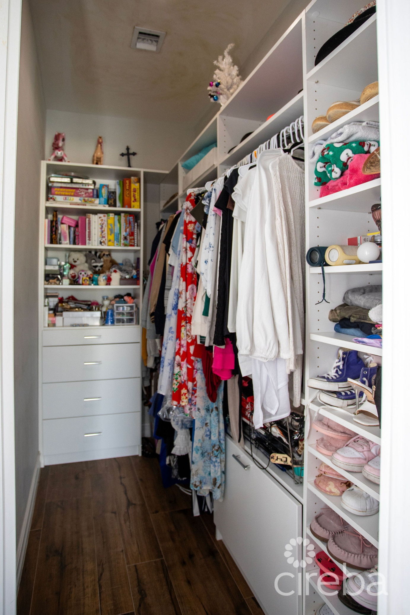 Crystal Harbour Luxury 5br/5.5ba Canal Front Home