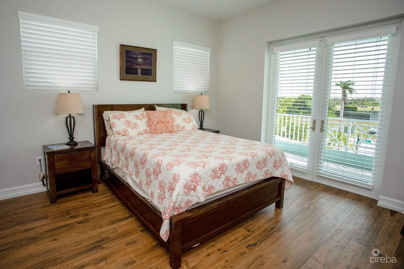 Crystal Harbour Luxury 5br/5.5ba Canal Front Home