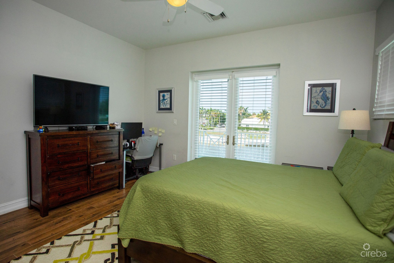 Crystal Harbour Luxury 5br/5.5ba Canal Front Home