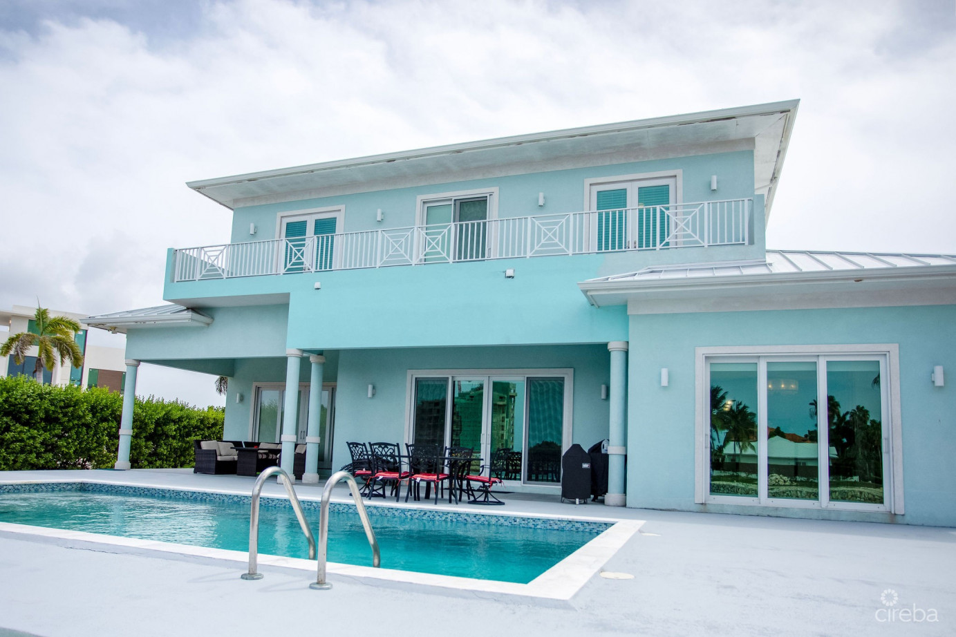 Crystal Harbour Luxury 5br/5.5ba Canal Front Home