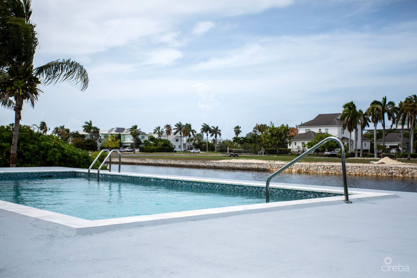 Crystal Harbour Luxury 5br/5.5ba Canal Front Home