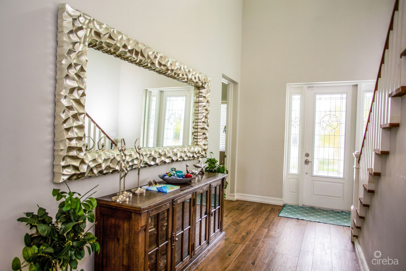 Crystal Harbour Luxury 5br/5.5ba Canal Front Home