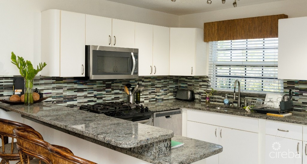 Walkers Road Charming 2bed/2bath Plus Den