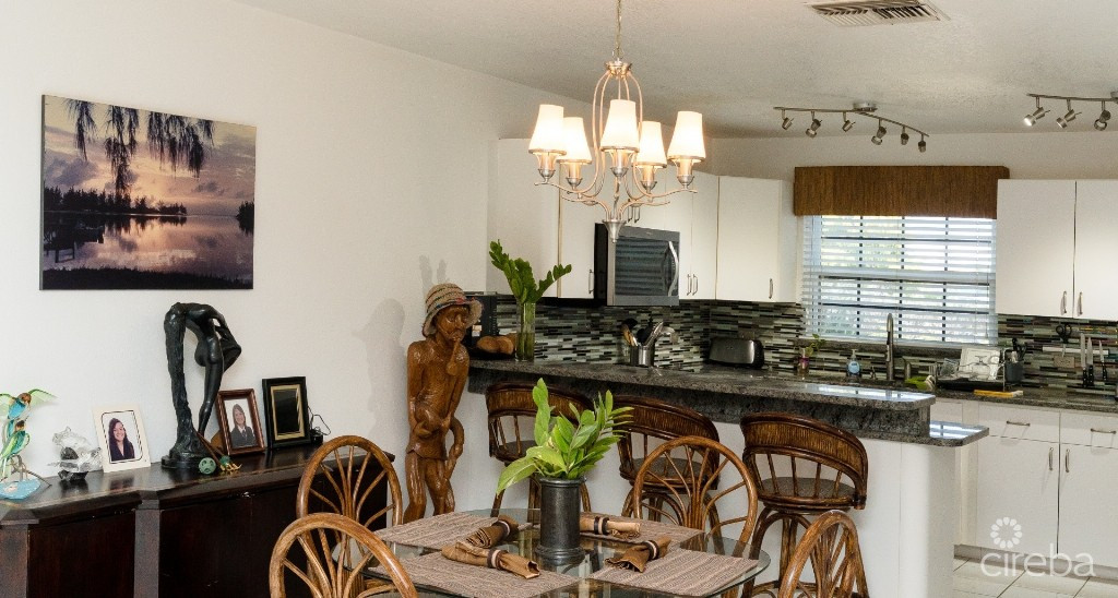 Walkers Road Charming 2bed/2bath Plus Den